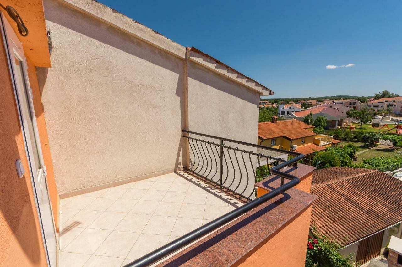 Carmen 2 Appartement Funtana Buitenkant foto
